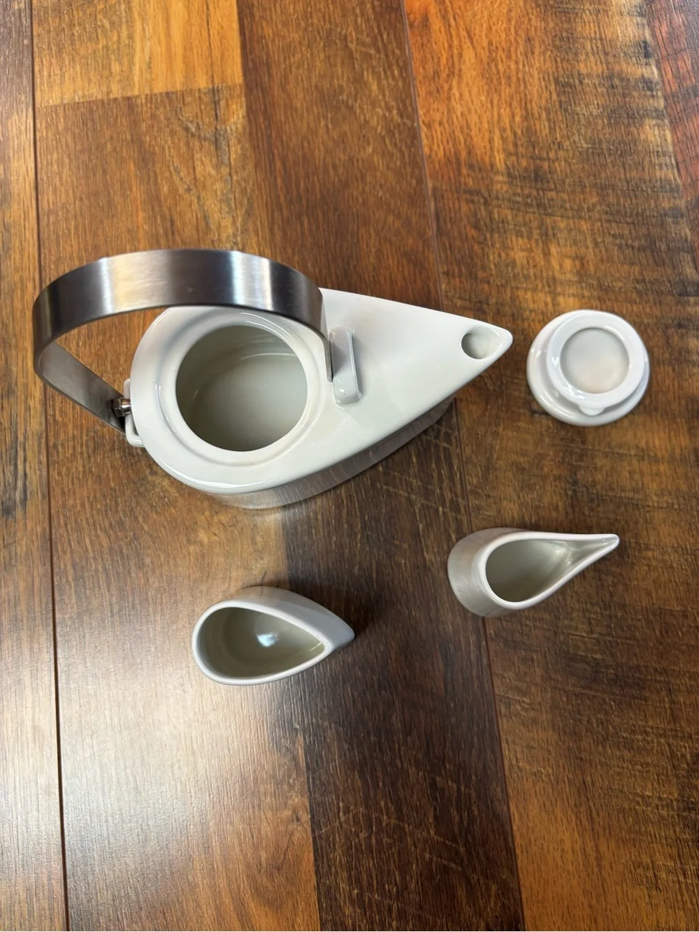 TEA FORTE White Porcelain Modern Teardrop 3 piece Tea Set Teapot, sugar/creamer